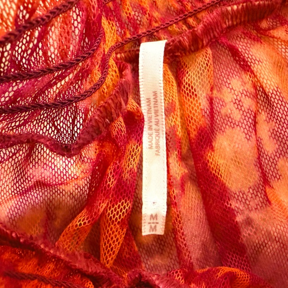 Women’s FREE PEOPLE Hello There floral long sleeve top- Size medium - Picture 6 of 8